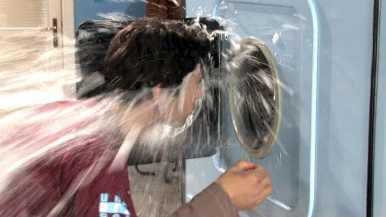 E guardo il mondo da un oblò