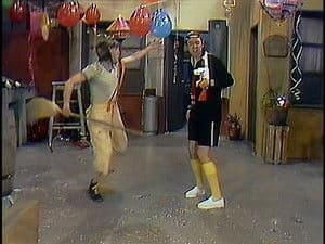 El patio sucio después de la fiesta